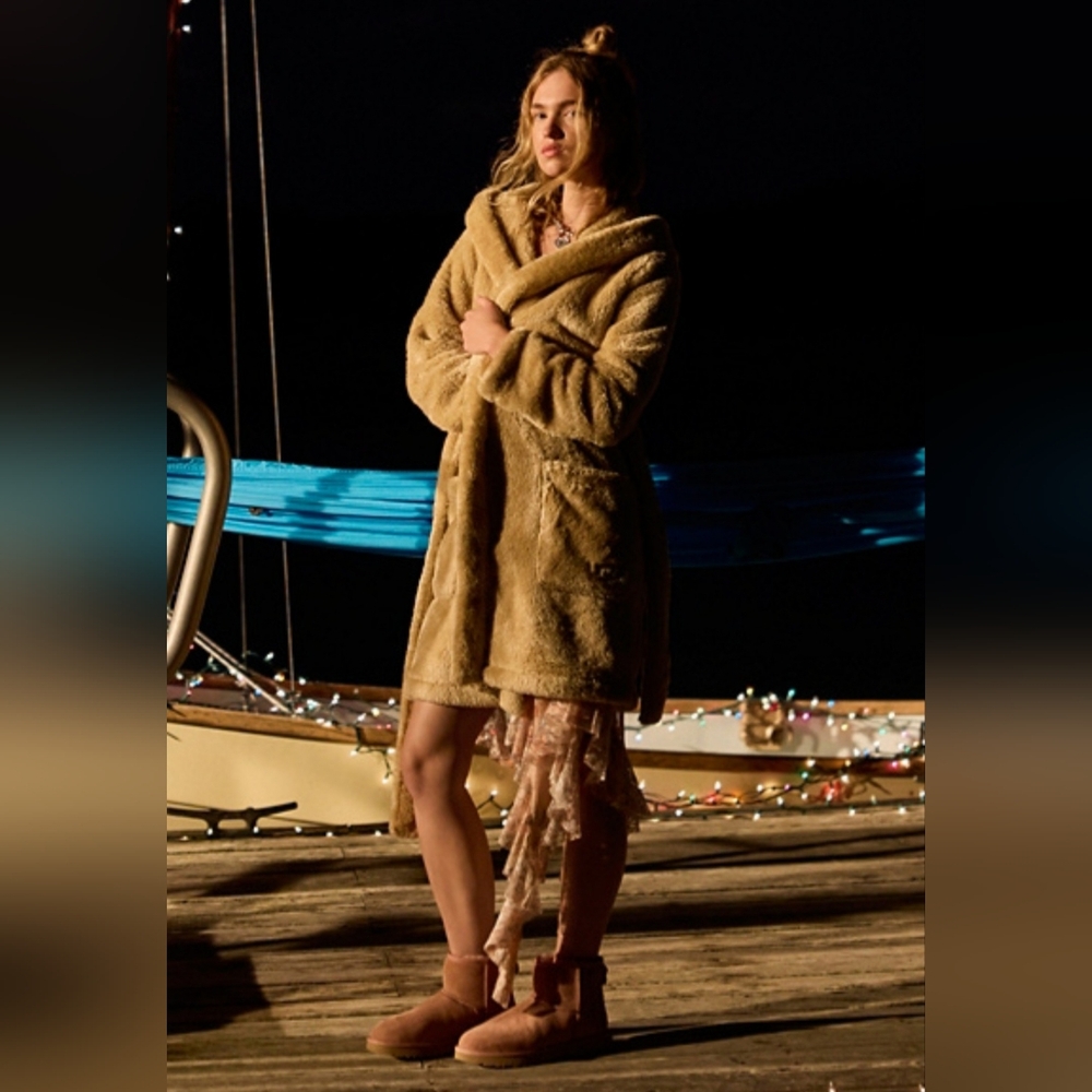 UGG Aarti Plush Fleece Hooded Robe NWT Sz Medium, Sand